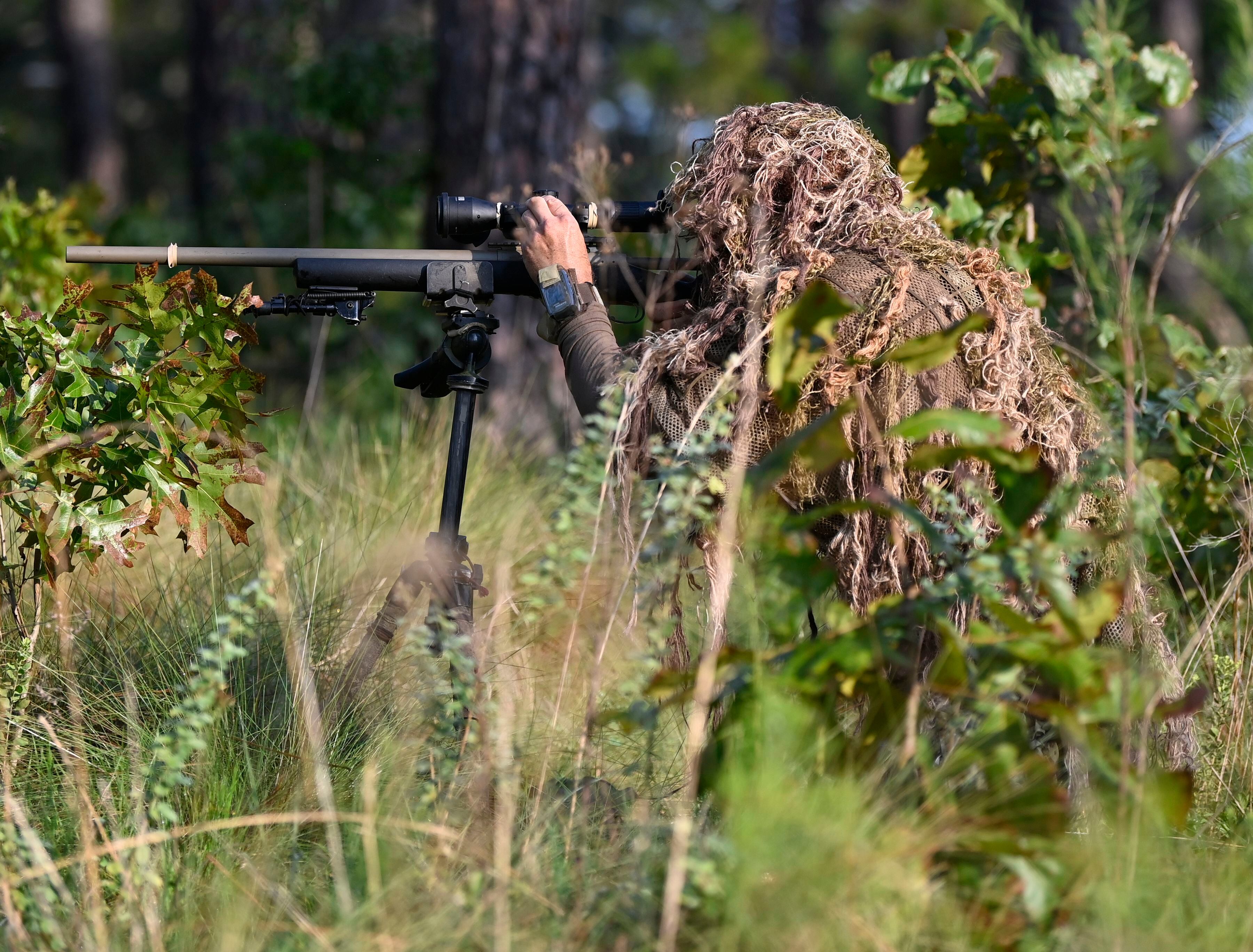 first-woman-to-finish-army-s-sniper-school-is-montana-guard-soldier