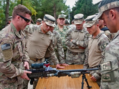A U.S. soldier discusses the 240B machine gun to a group of Turkish soldiers during a rehearsal event Oct. 9, 2018, in Gaziantep, Turkey. (Staff Sgt. Timothy R. Koster/Army)