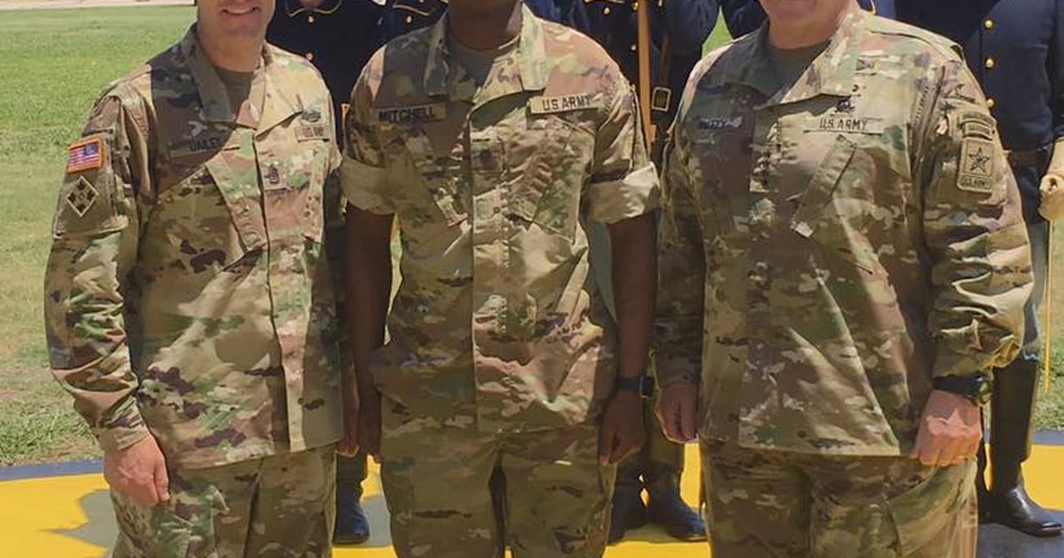 Army approves 'camo out' rolled sleeves, yearround