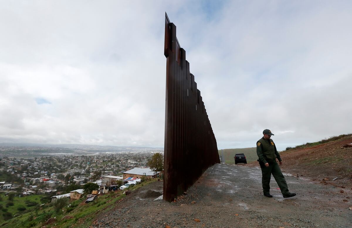 White House Promises Using Military Funds To Build Trump S Border Wall Won T Hurt Force Readiness