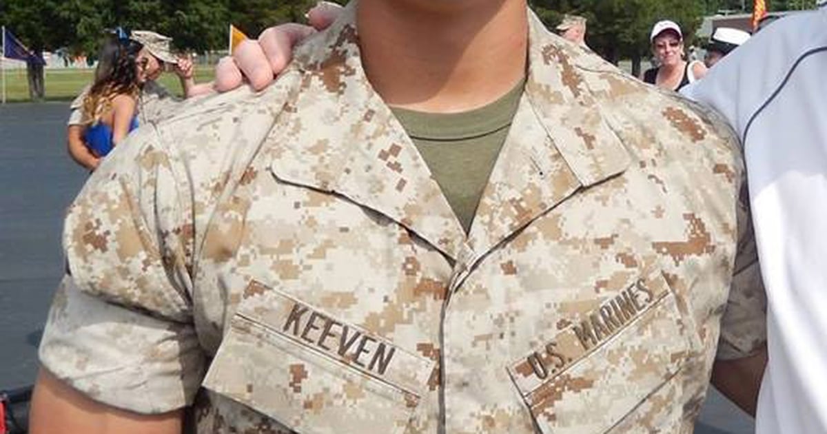 Roll Your Sleeves Too Tight Marines This Guy Has The Solution