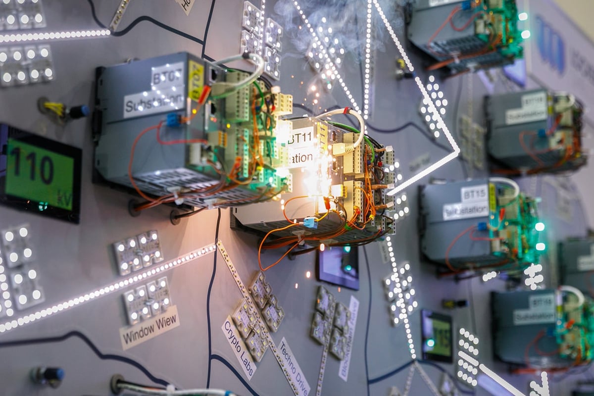 A snapshot of the Locked Shields 2018 overhead dashboard shows if exercise participants are successful in fending off hacker attacks against critical infrastructure. ile ilgili gÃ¶rsel sonucu