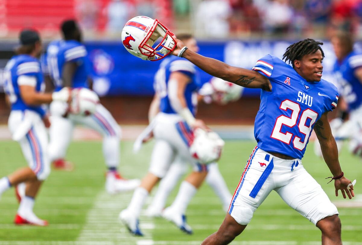 Smu Stuns Navy 31 30 In Ot On 2 Point Toss