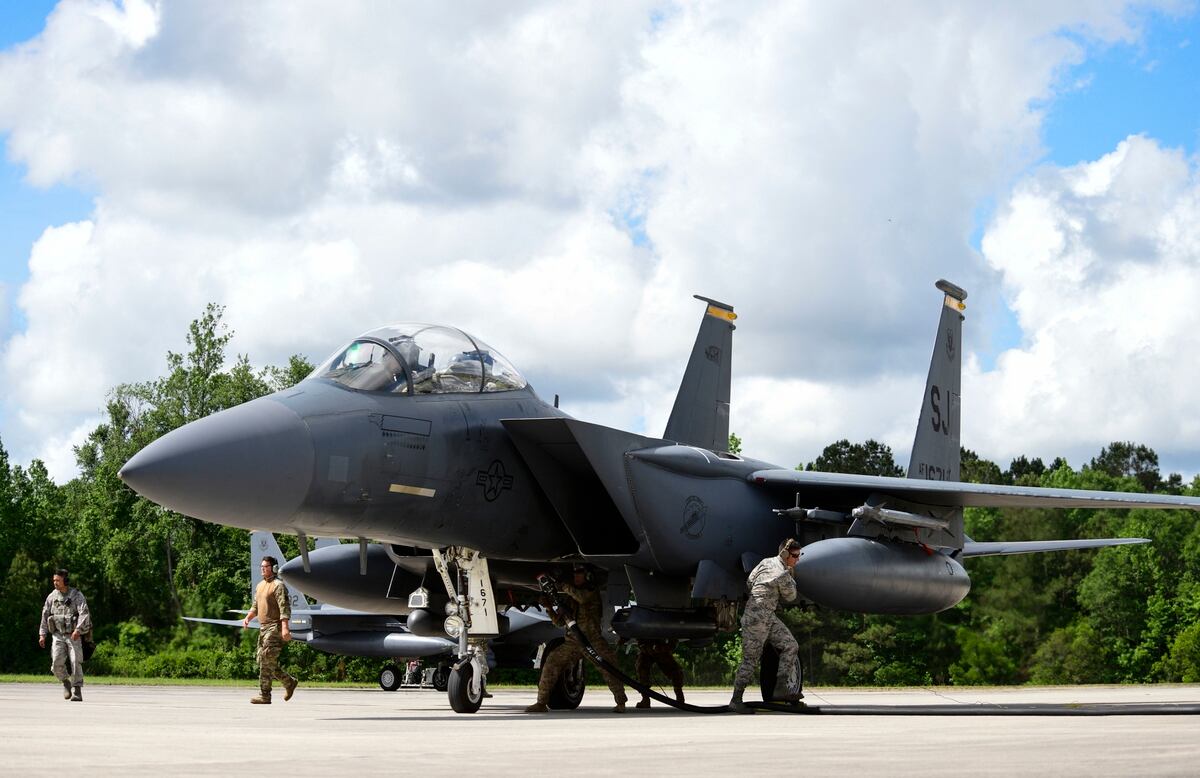 Cops Refueling Jets Small Teams Sharing Jobs Train To Set