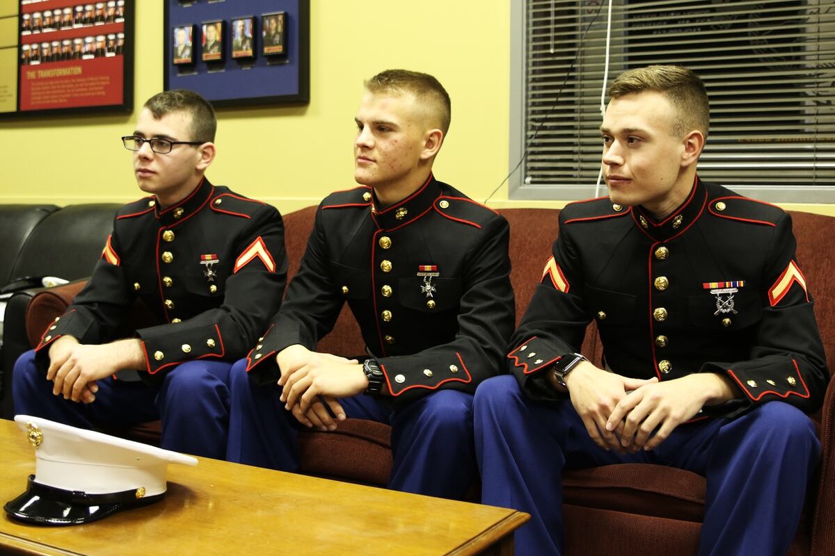 Marines In Dress Blues Thwart Suspected Phone Thieves
