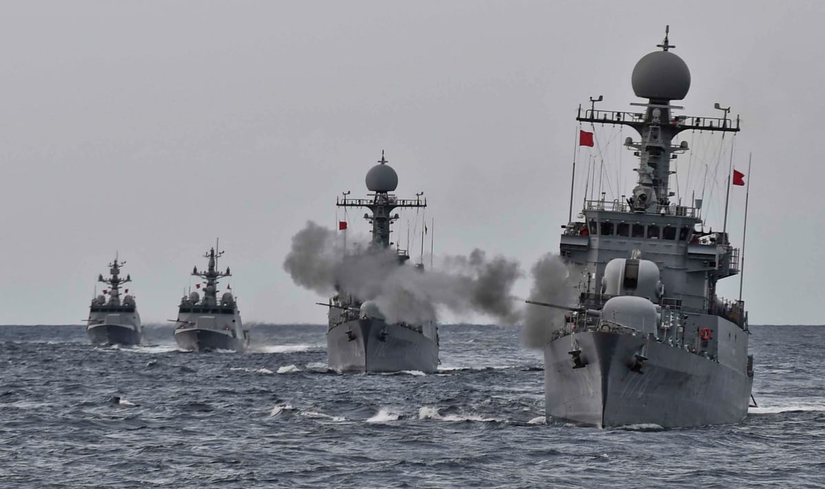 South Korea Displays Military Strength Amid North Korean Crisis
