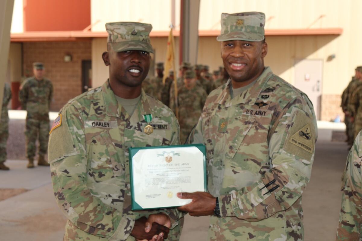 Soldier Receives Arcom For His Actions During The El Paso Shooting