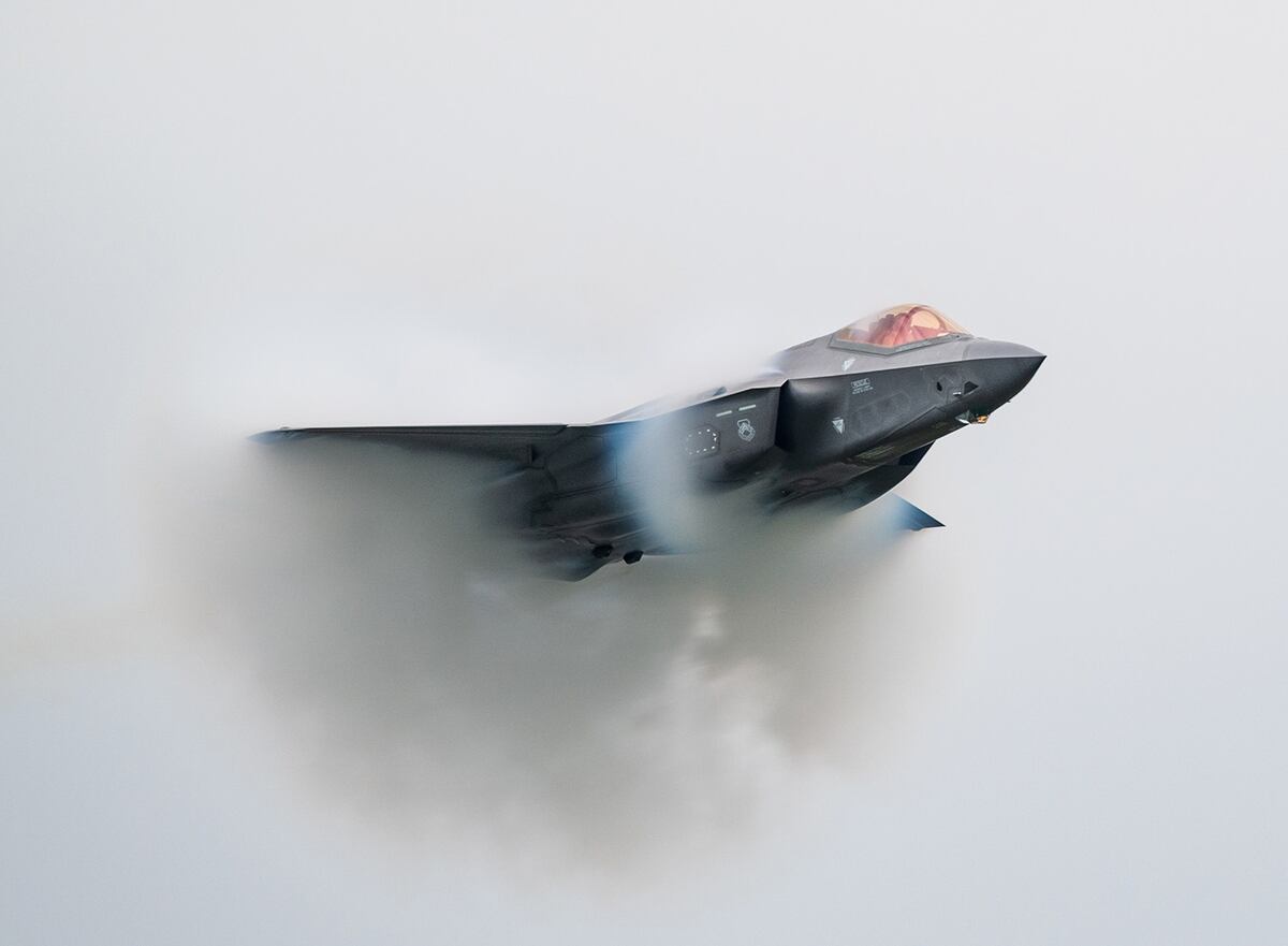 F 35 Lightning 2 Wallpaper