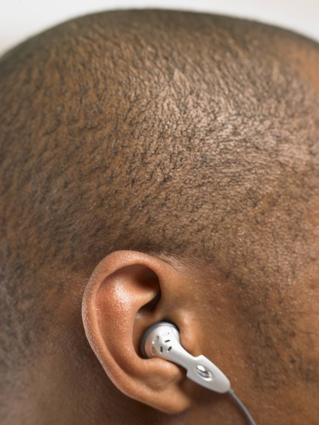 Army OKs earbuds with PT uniforms in the gym Effective immediately