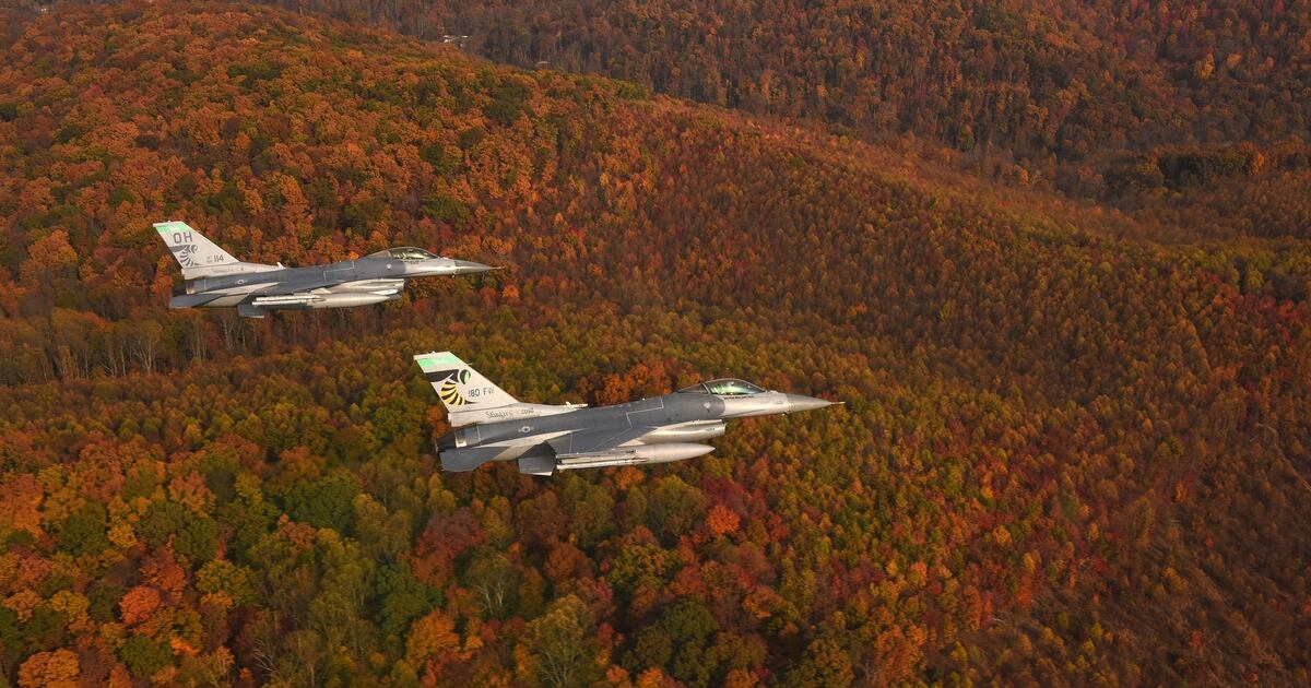Air Force Fighter jet makes emergency landing at Ohio base