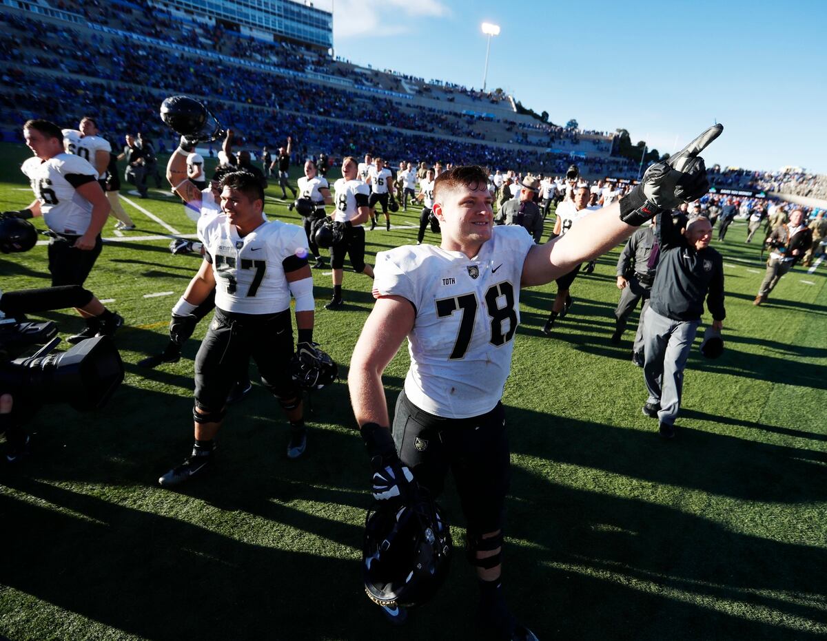 Former Army Lineman Gets Waiver To Play In The Nfl