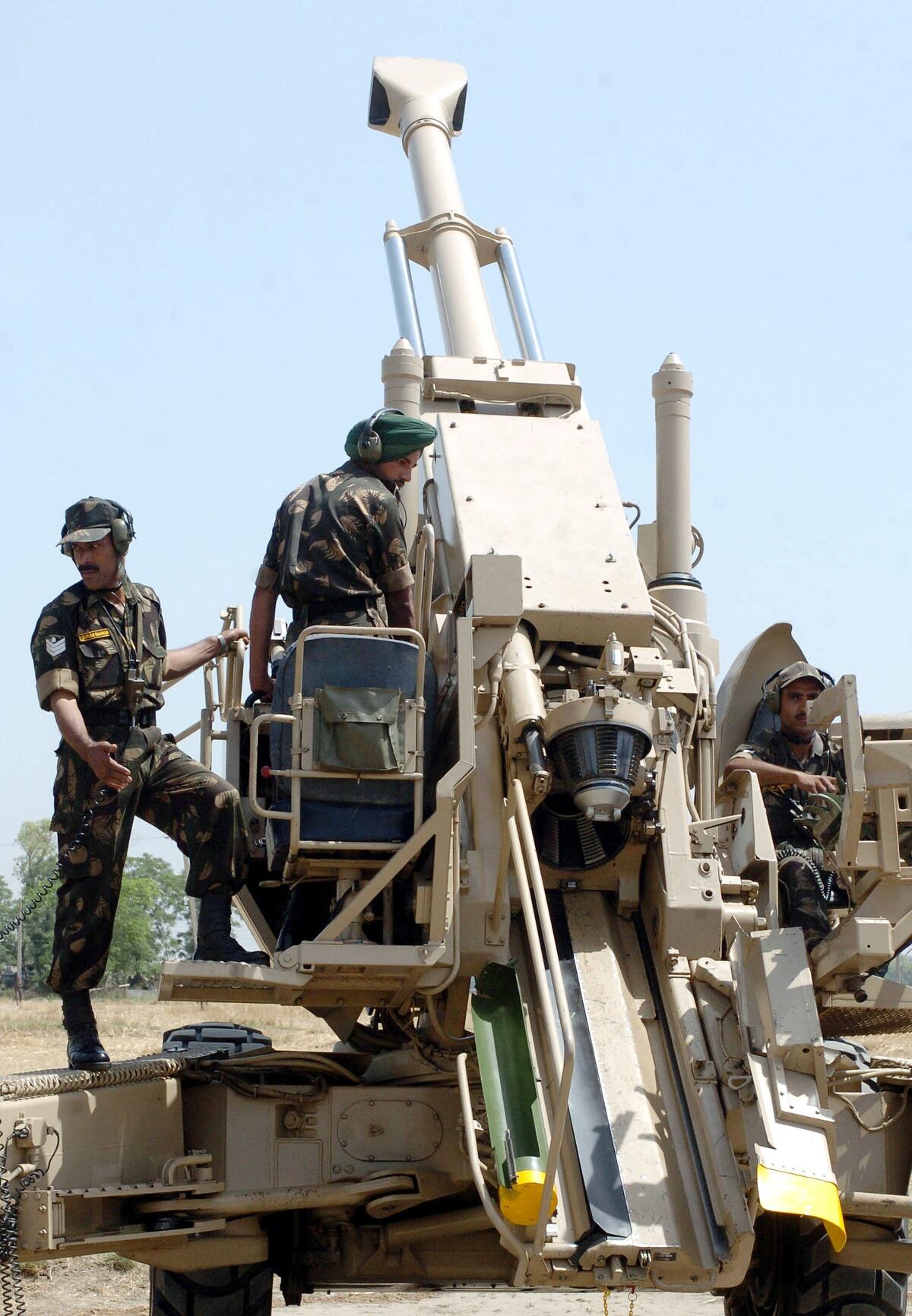 India Claims To Have Upgraded Howitzer Dhanush is the first indigenous artillery gun with a calibre of 155mm x 45mm. india claims to have upgraded howitzer