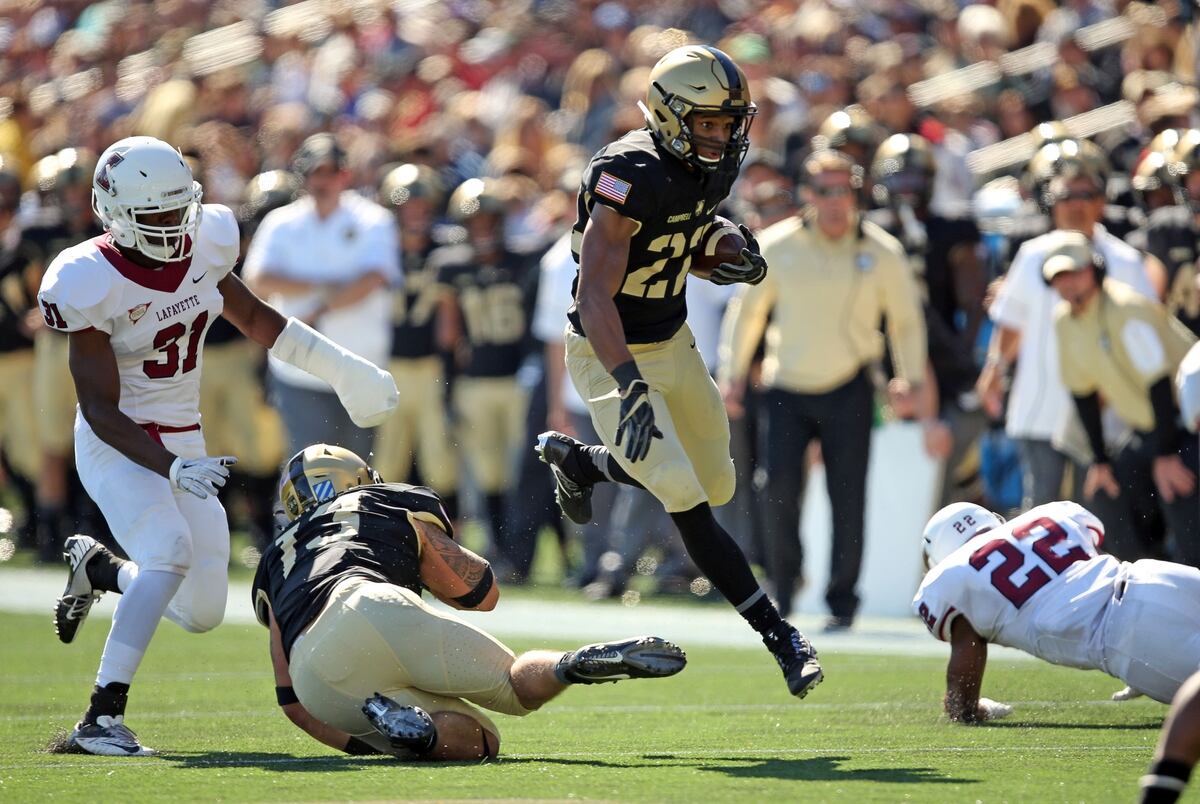 Army Racks Up 671 Yards Of Offense Dominates Lafayette 62 7
