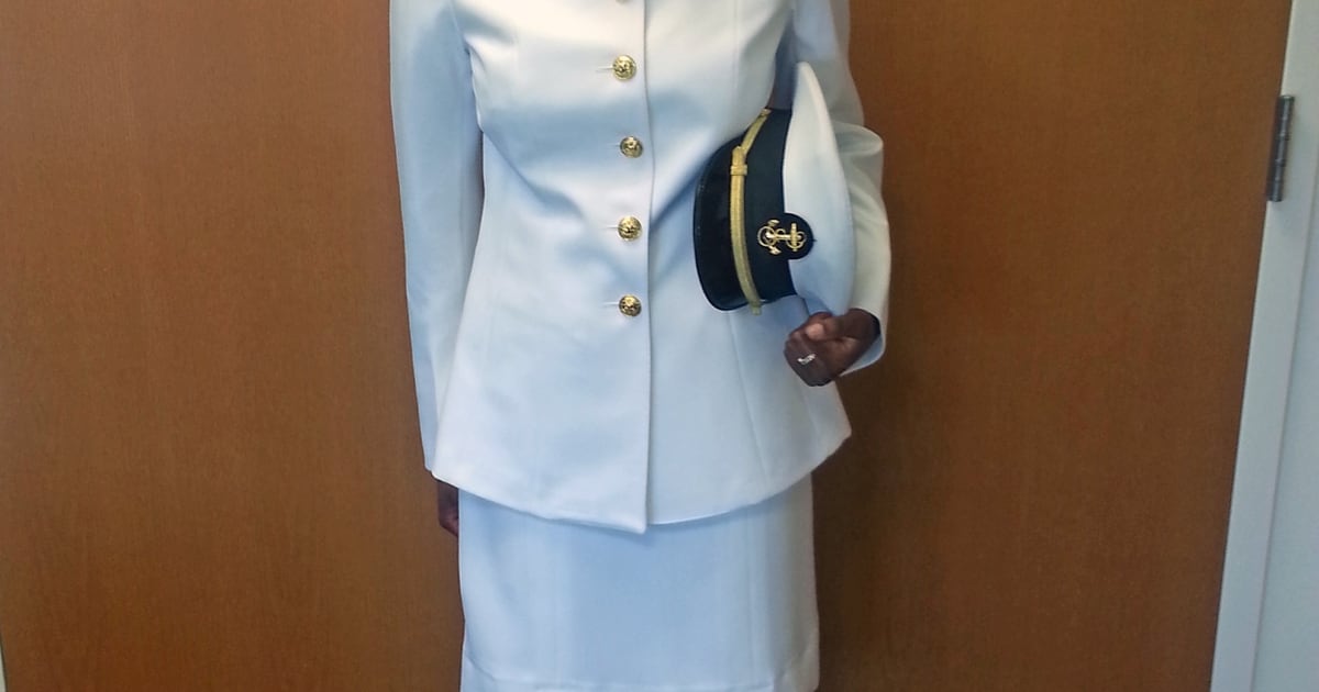 Navy to begin testing new female dress uniforms at Naval Academy graduation
