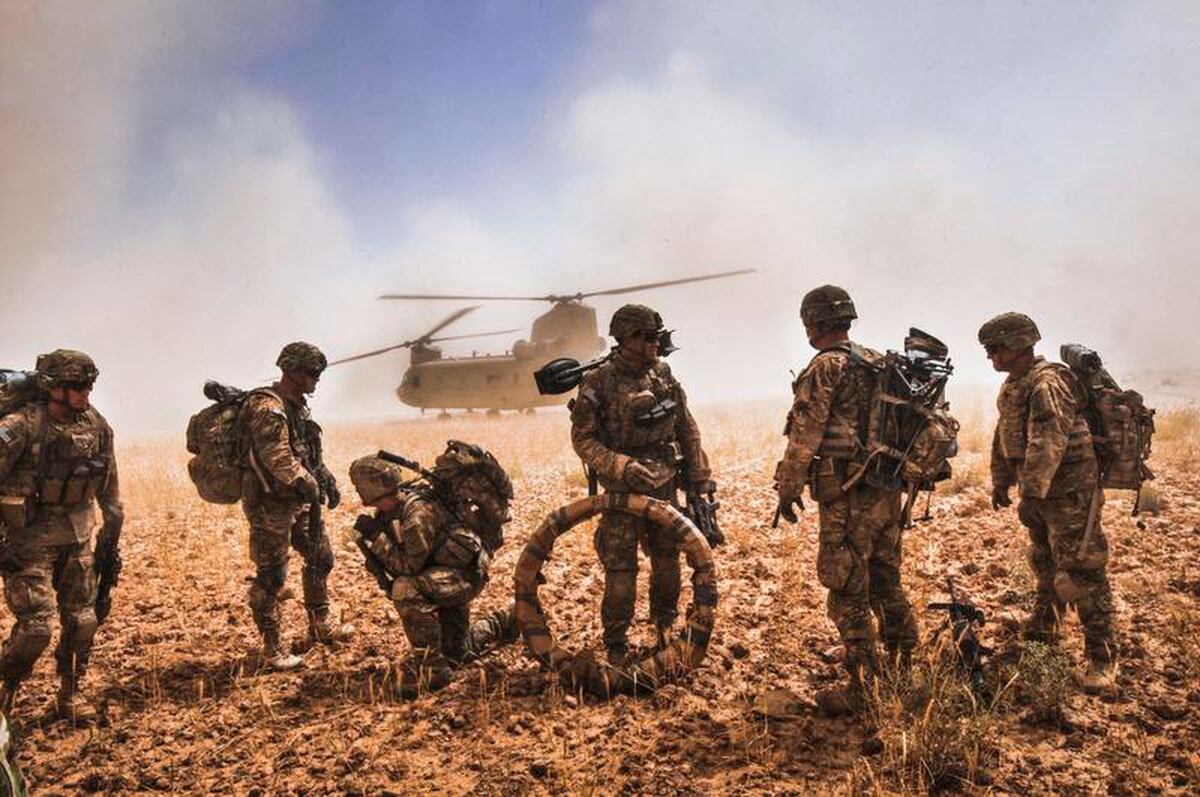 Hard landing in Afghanistan destroys Army Chinook, injures ...