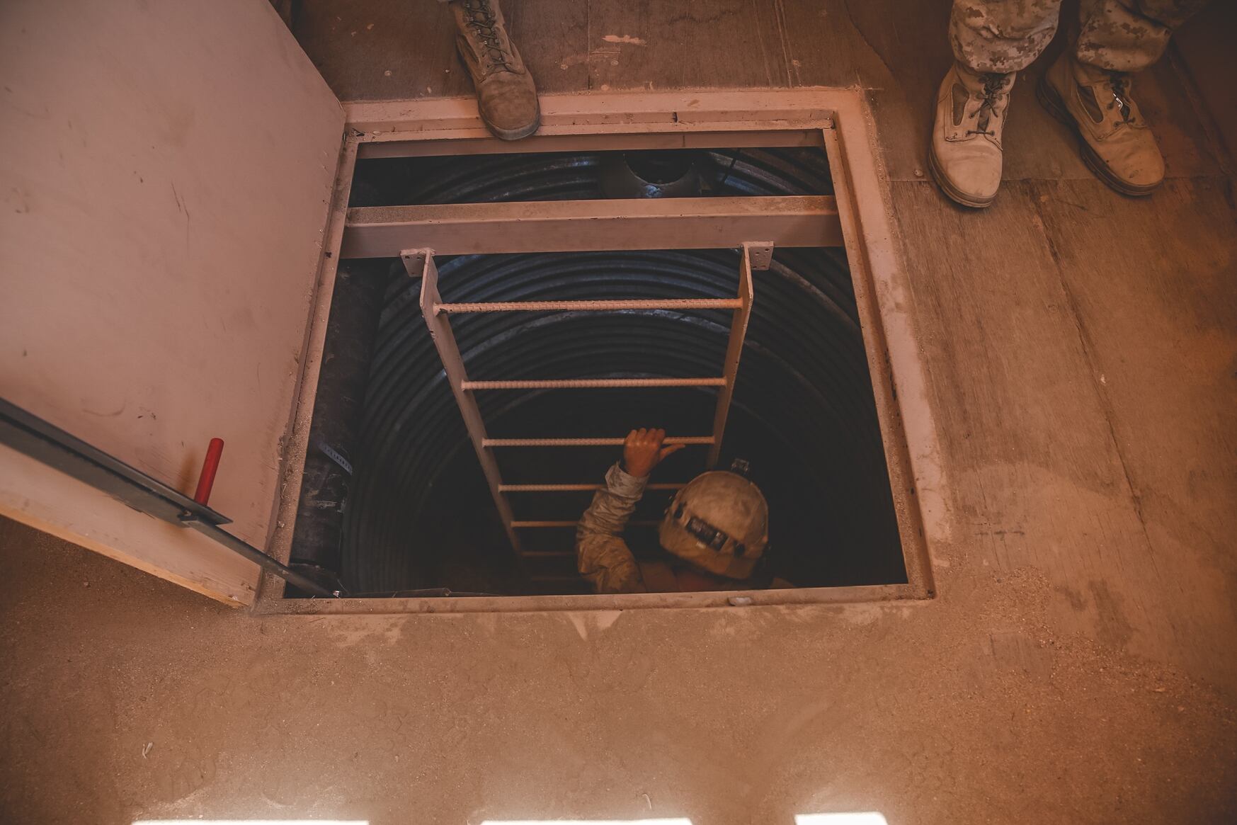 A Marine with 3rd Battalion, 2nd Marine Regiment, 2nd Marine Division, clears an underground tunnel system during the FINEX at Range 220 as a part of Integrated Training Exercise 3-18 aboard the Marine Corps Air Ground Combat Center, Twentynine Palms, Calif., May 23, 2018. (Lance Cpl. William Chockey/Marine Corps)