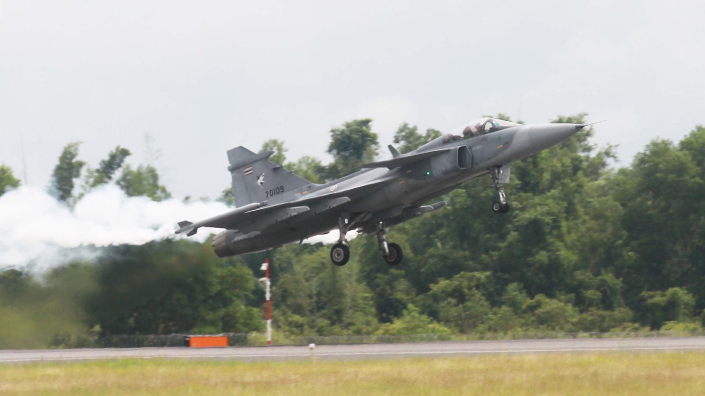 Thailand currently operates 11 JAS 39C/D Gripen fighters in 701 Squadron as part of a quick-reaction force. (Gordon Arthur/Staff)