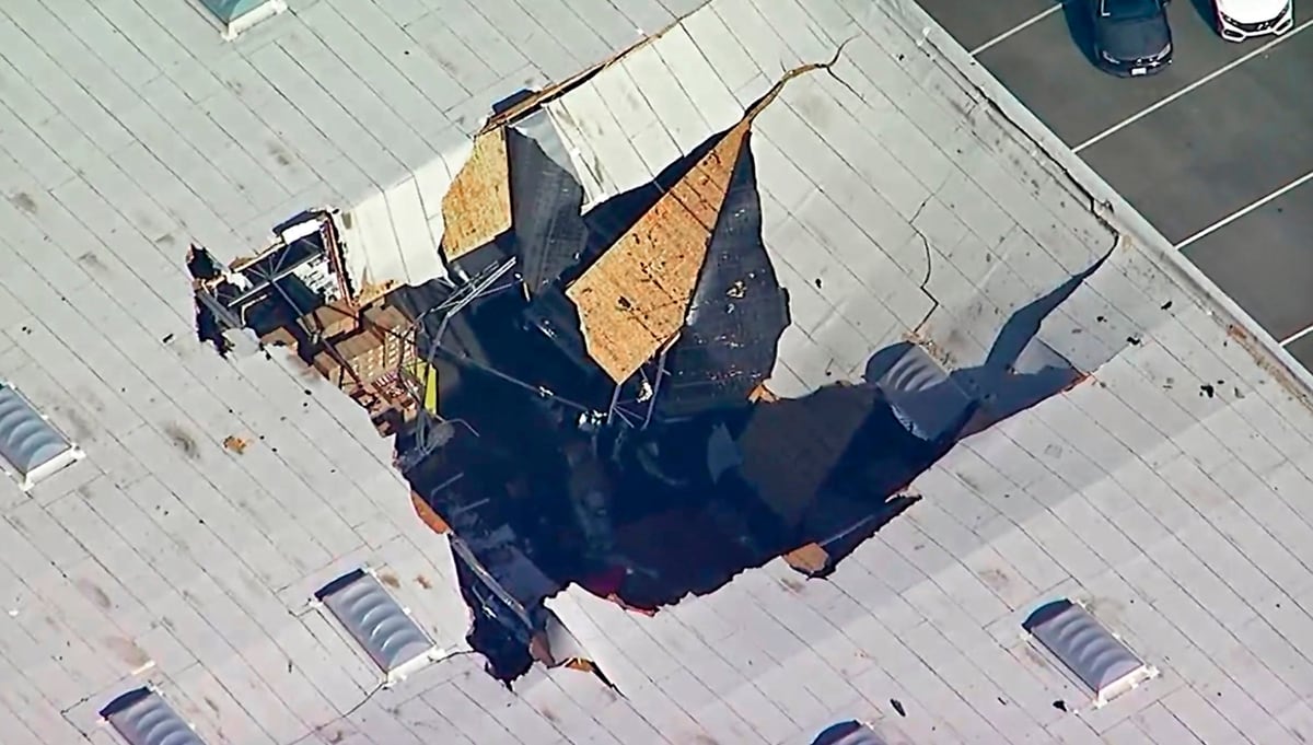 F 16 Fighter Crashes Into California Warehouse Pilot Ejects