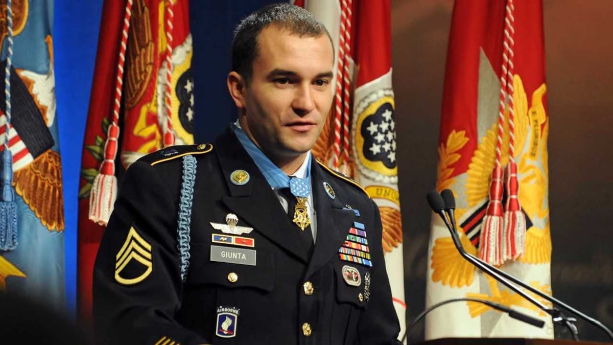 what do medal of honor recipients receive