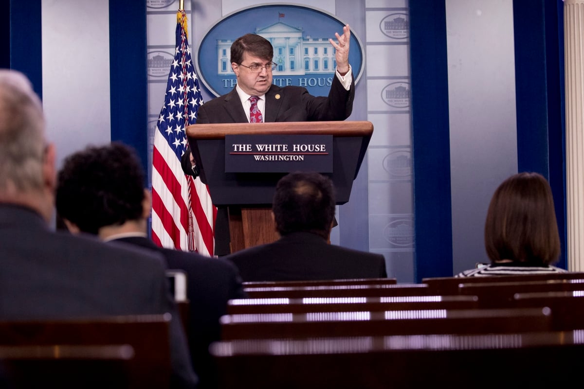 Va Secretary Steps Into Election Campaign Blasts Socialism As Bad For Veterans Care