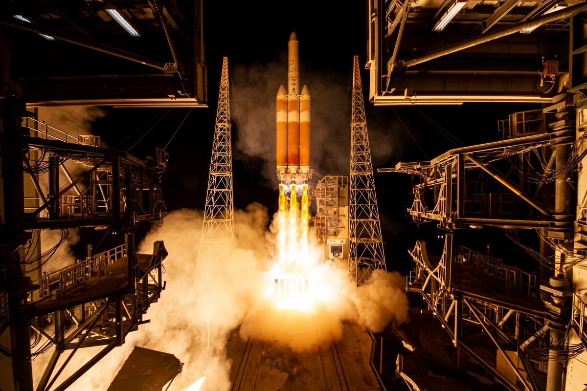 Delta IV Heavy takes off from Cape with spy mission