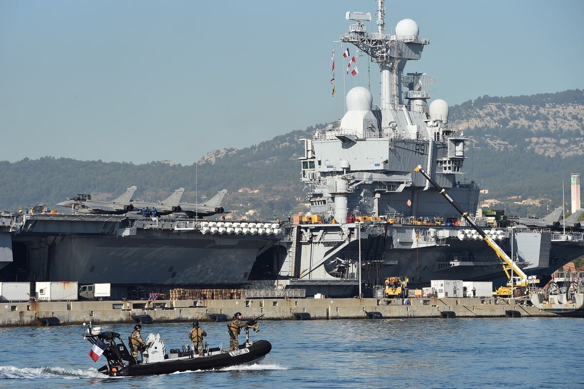 France Sends Charles De Gaulle Carrier Against Isis