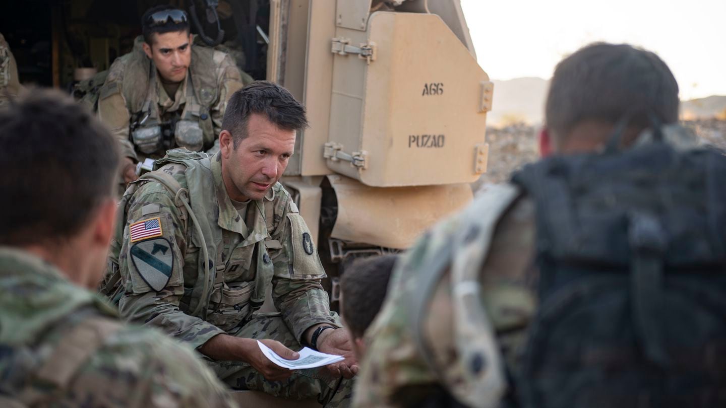 An officer from a National Guard combined arms battalion briefs his subordinates on an operations order at the National Training Center, Fort Irwin, Calif., on July 24, 2020. (Sgt. Bill Boecker/Army)