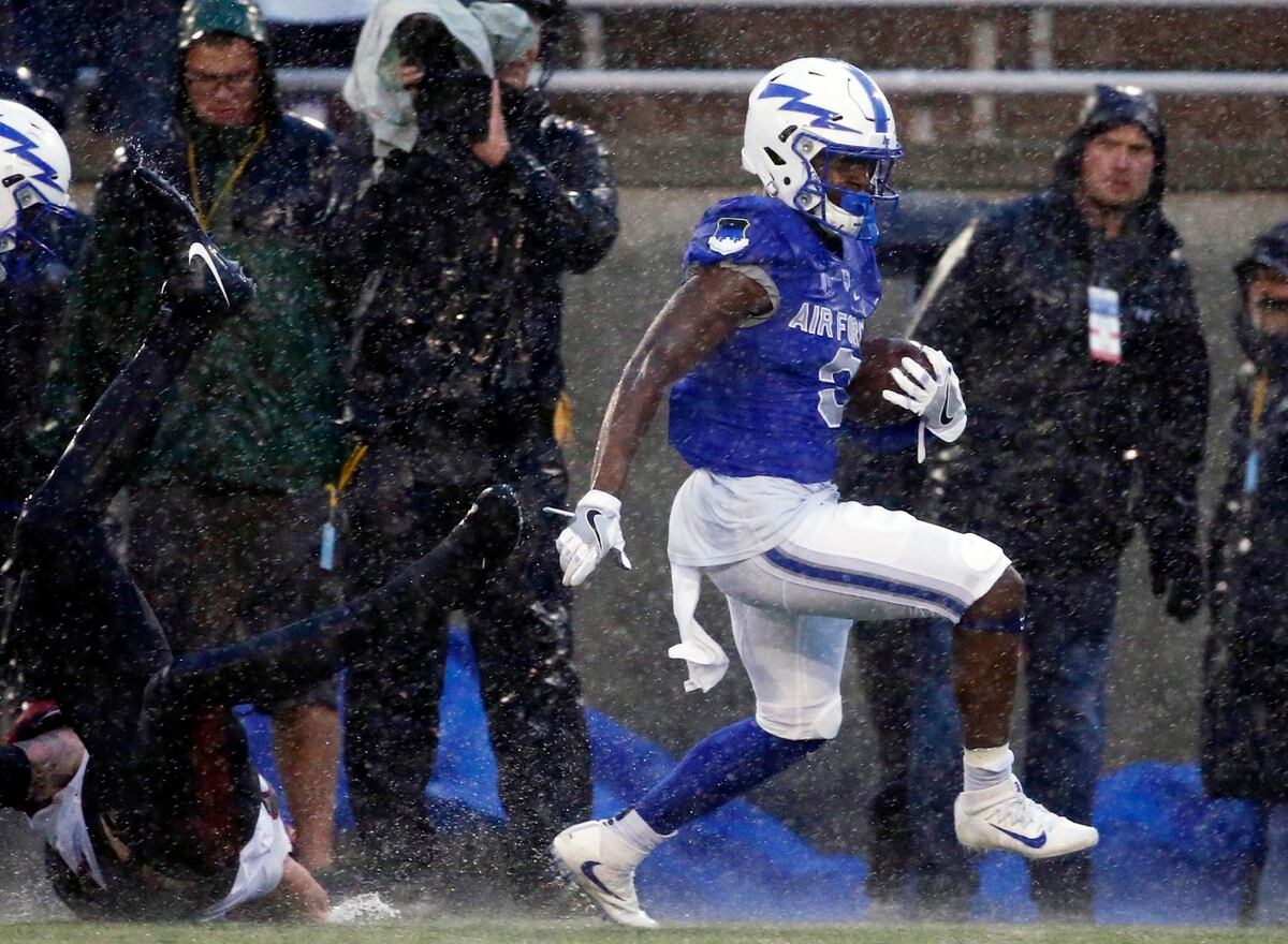 No 22 San Diego State Holds Off Air Force 28 24