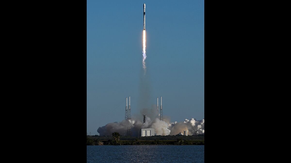 Spacex Launches Air Force S Best Gps Yet Ends Banner Year