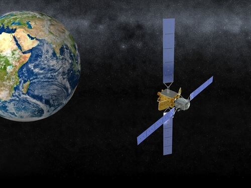 Orbital ATK'nın ilk Misyon Uzatma Aracı MEV-1, uyduları taşıyabilen bir uzay aracı. Savunma İnovasyon Birimi, özellikle yörüngede uydu bakımı için ticari bir hizmet arıyor.