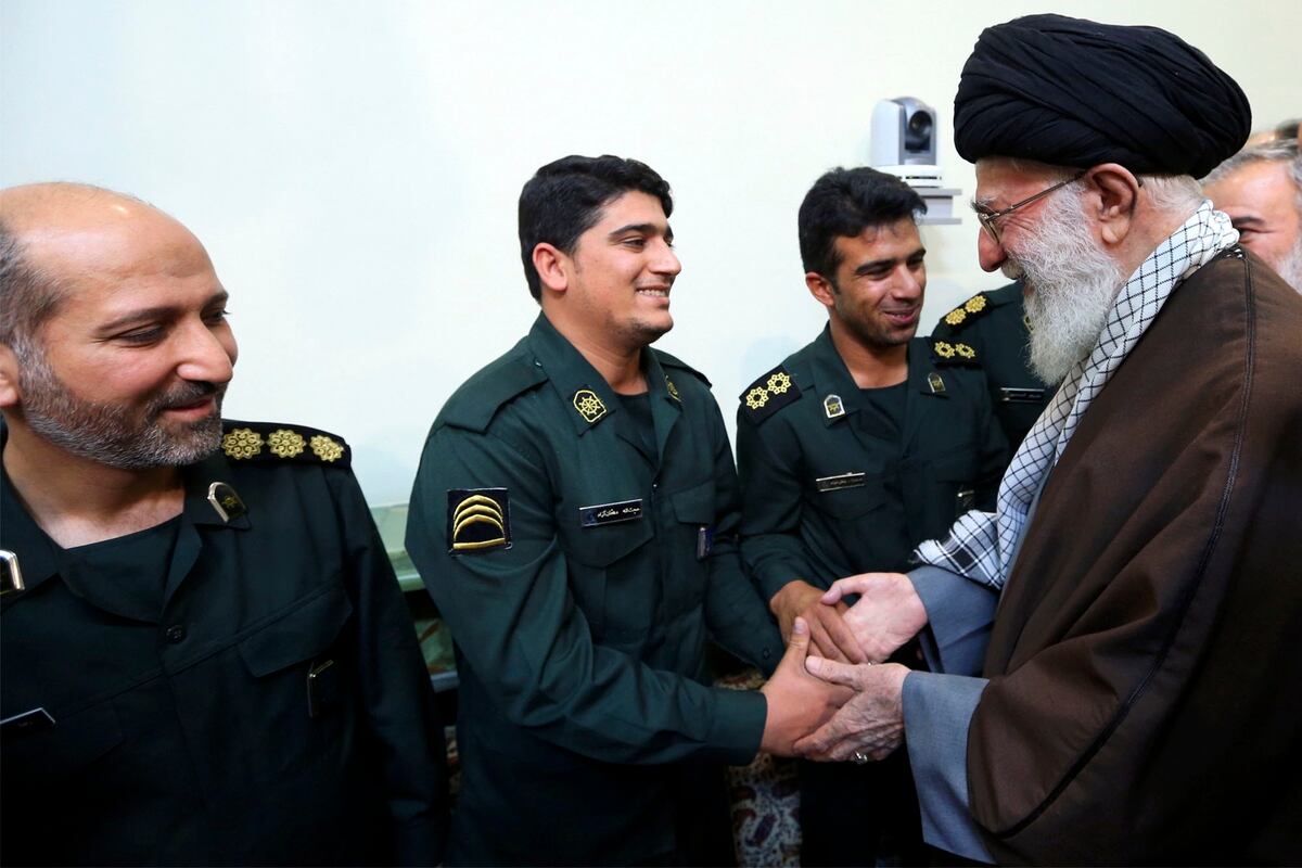 Iran S Ayatollah Khamenei Turns U S Sailors Arrest Into Twitter Meme