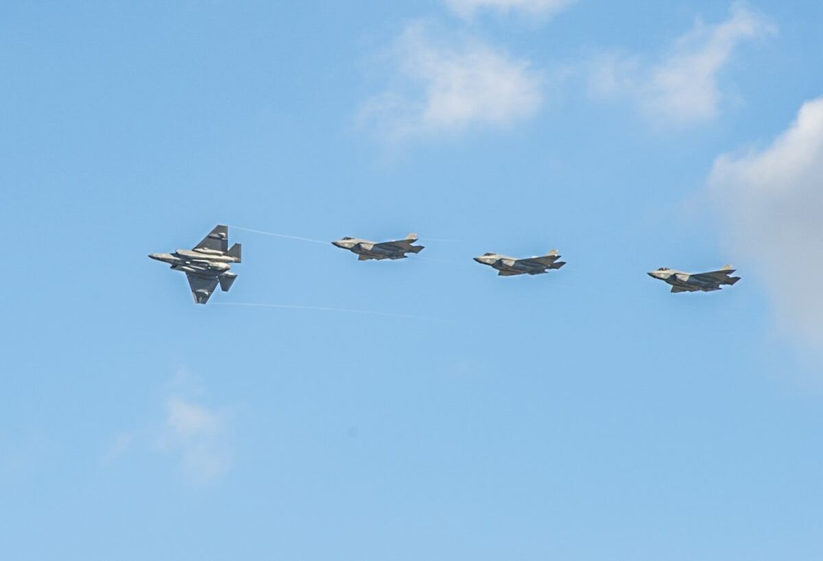 Naval Air Station Lemoore Gets Its First F 35c Fighters