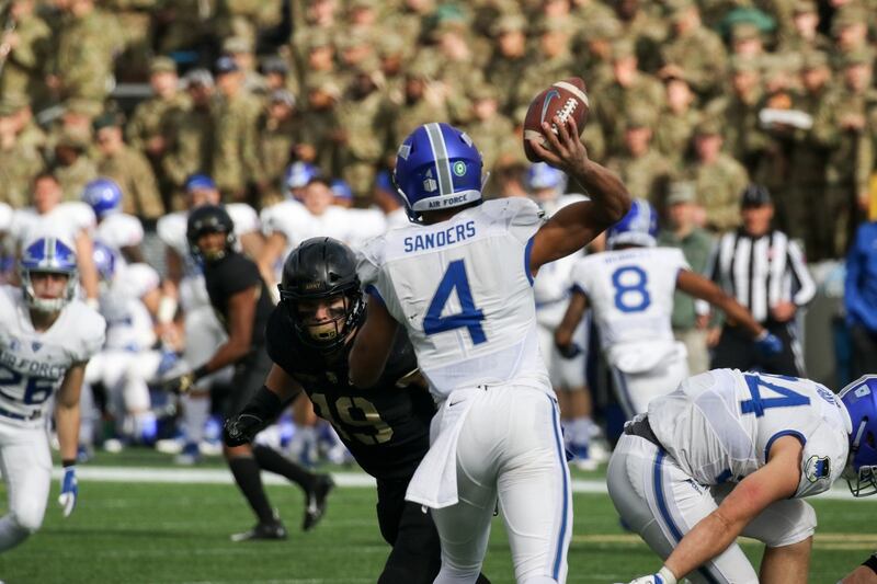 Army Holds Off Air Force 17 14 For Its 11th Straight Win At Home