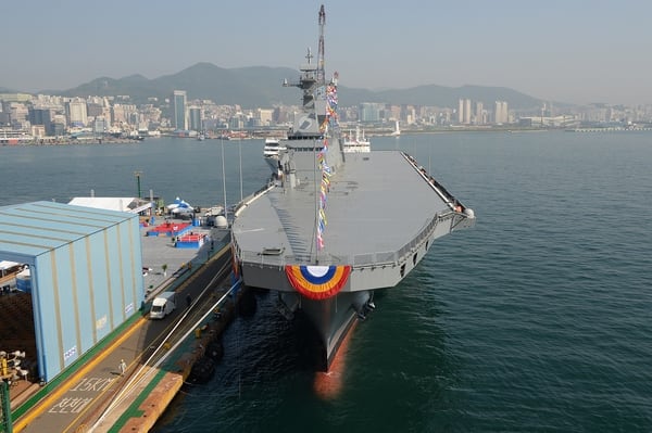 The 3.07-meter-long K-SAAM is scheduled to be fitted on the 14,500-ton amphibious landing ship Marado. (Courtesy of the South Korean Defense Acquisition Program Administration)