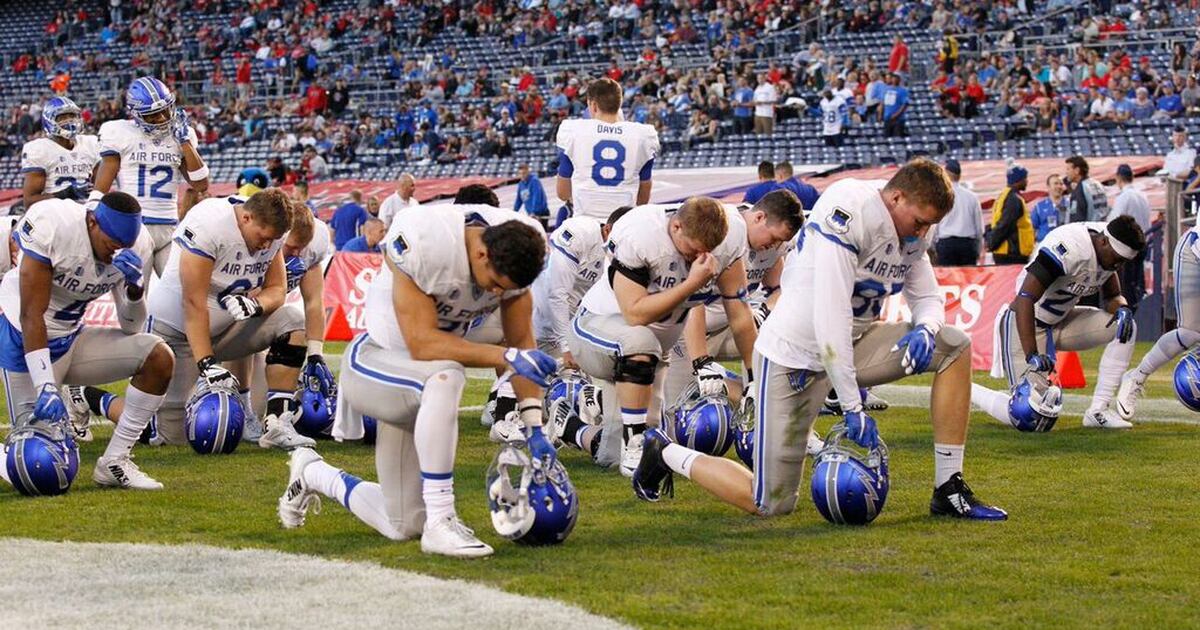 Air Force Academy Football Players Court Controversy By Praying In