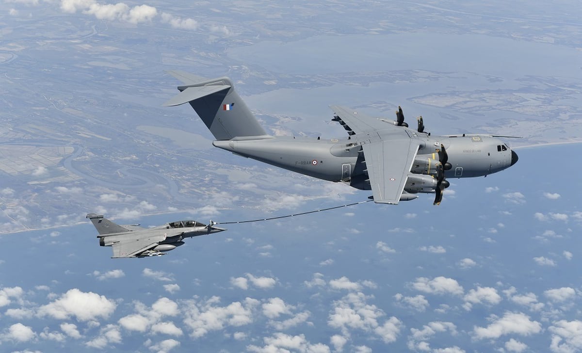 France Proves Midair Refueling Capability With Rafale And A400m