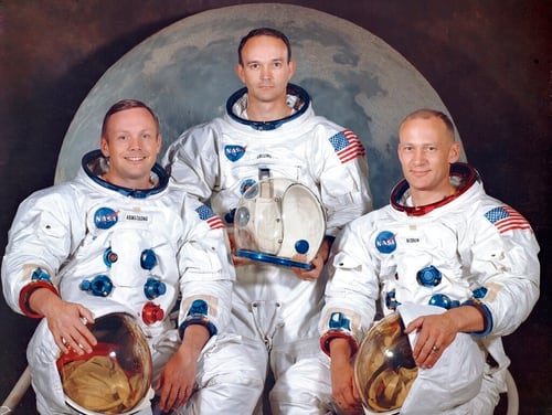 Una foto publicada por la NASA el 30 de marzo de 1969 muestra a la tripulación del Apolo 11 desde la izquierda, el comandante Neil Armstrong.  Michael Collins, piloto del módulo;  Edwin E. 