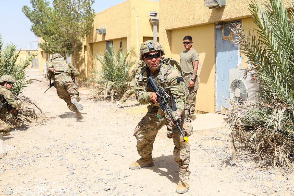 6 Soldiers Given Awards For Actions During Insider Attack On High Level Meeting In Afghanistan