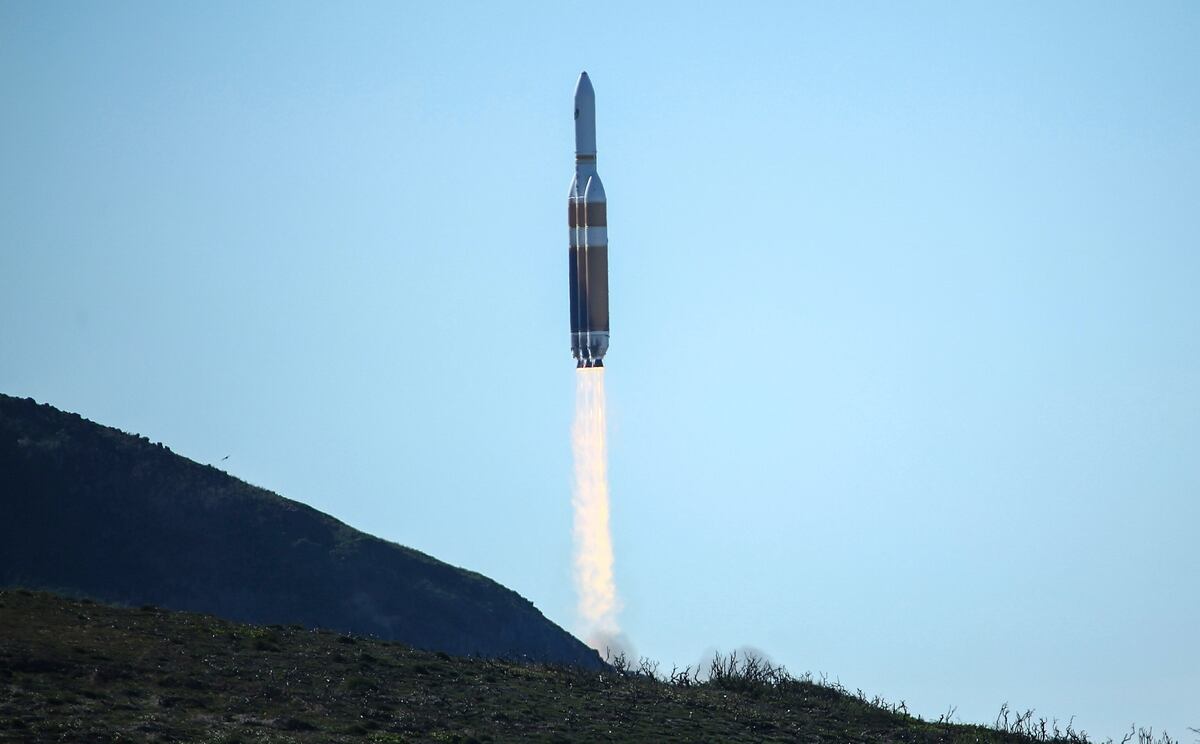 Us Spy Satellite Launched Into Orbit From Vandenberg Air Force Base