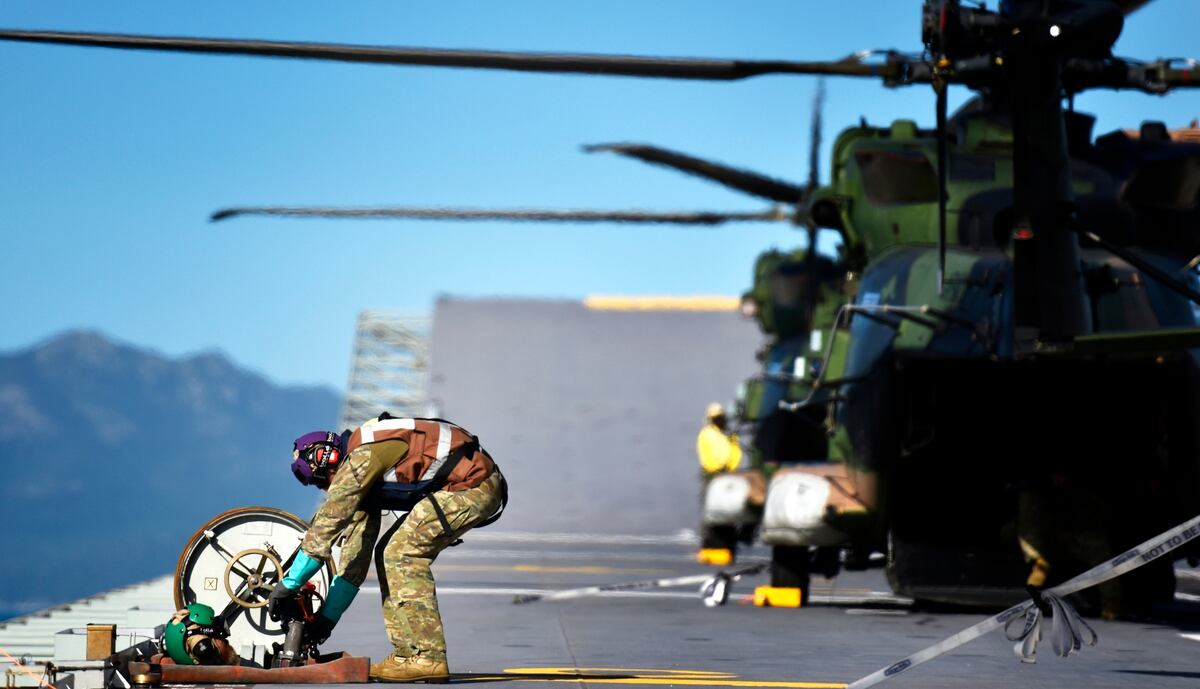 Aussie Navy Pilots Hit By Chinese Lasers