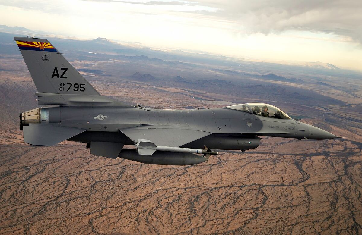 Arizona Air National Guard F-16 crashes; pilot's status ...