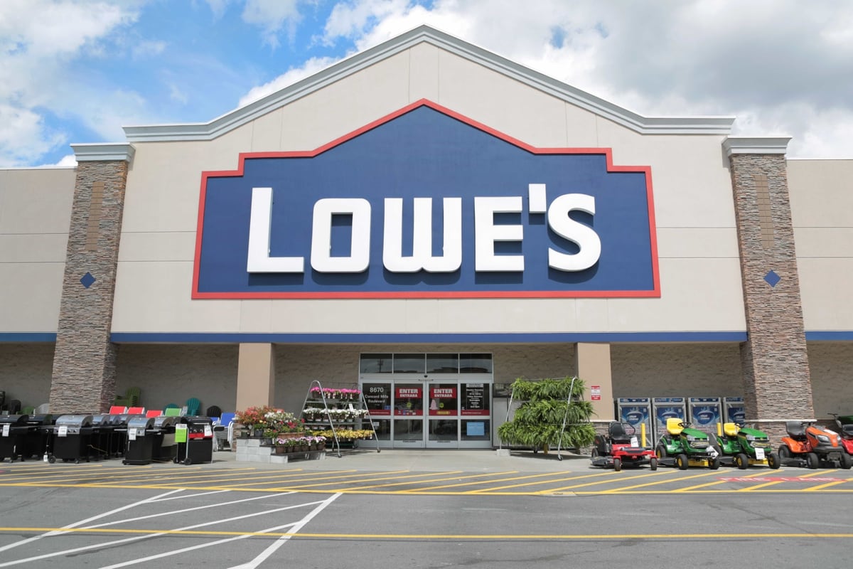 Lowe's expands, changes its military discount program