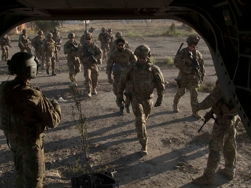 أعلن القائم بأعمال وزير الدفاع كريس ميللر سحب 2500 جندي في أفغانستان والعراق بحلول 15 يناير (الرقيب أليخاندرو ليسيا / الجيش)