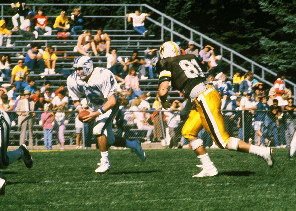 Air Force Football Legend Dee Dowis Dies In Traffic Accident
