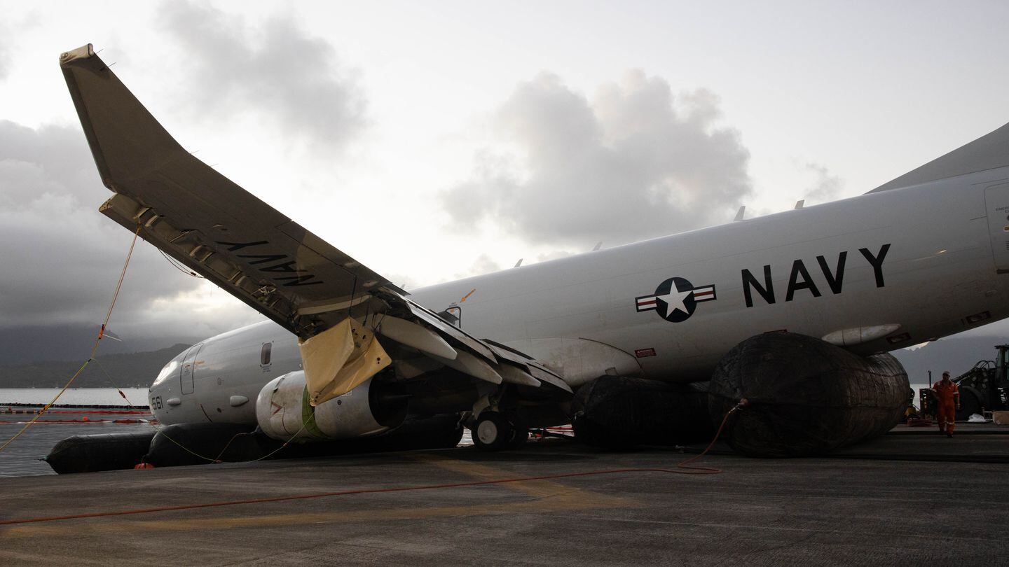 Navy raises crashed P-8A Poseidon aircraft from Hawaii’s Kaneohe Bay
