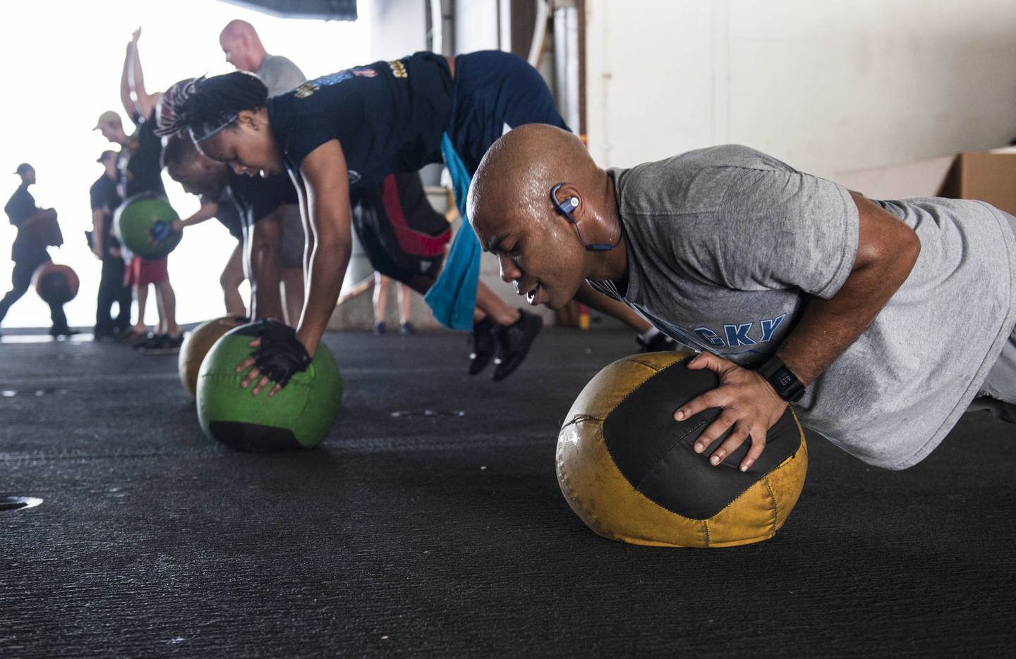 Army OKs earbuds with PT uniforms in the gym Effective immediately