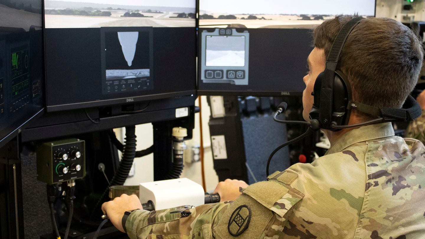 Soldiers take part in a Synthetic Training Environment-Information System feedback session in Orlando, Florida, in 2022. (Donnie W. Ryan/U.S. Army)