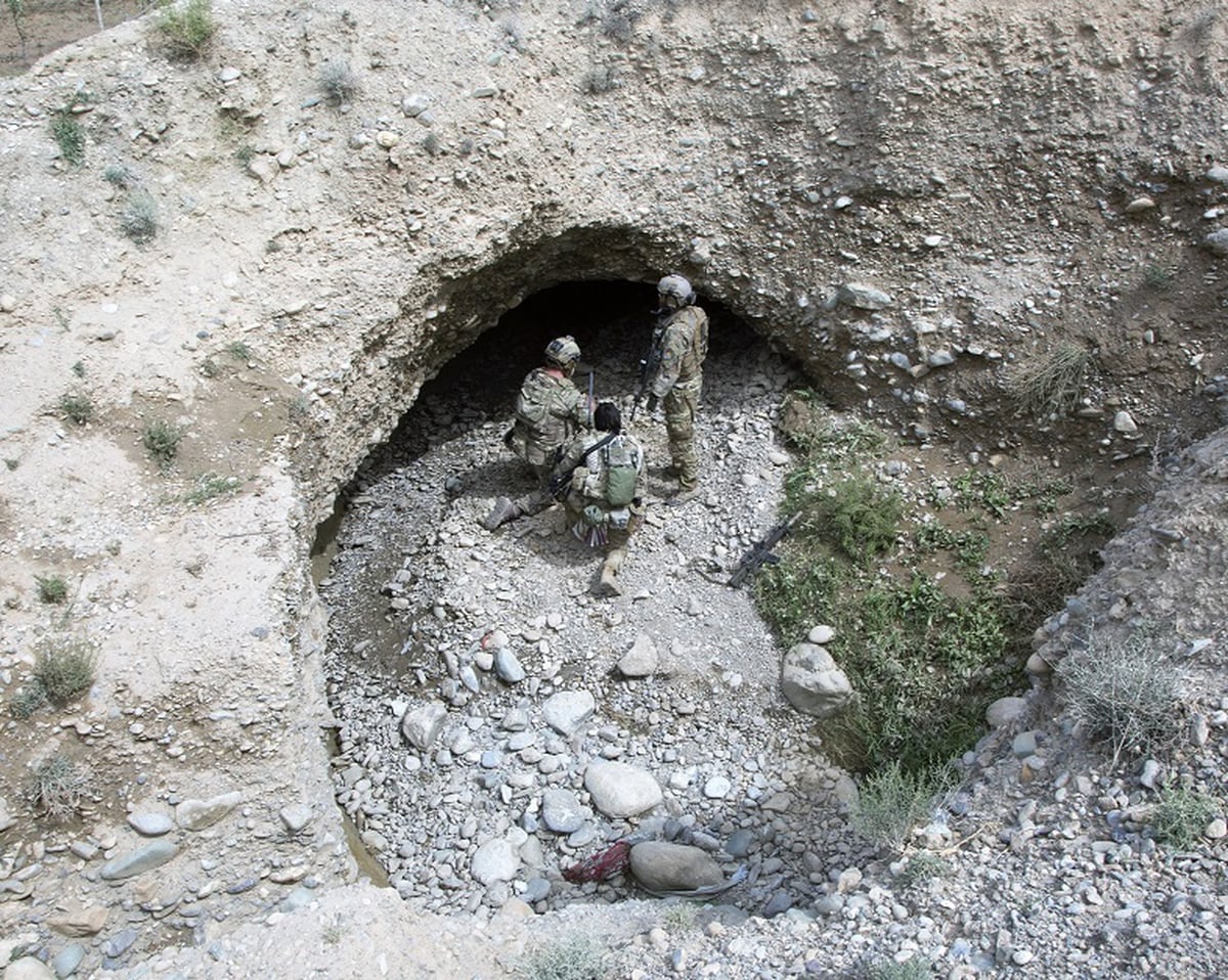 British special forces soldier killed six Taliban in pitchblack, Viet