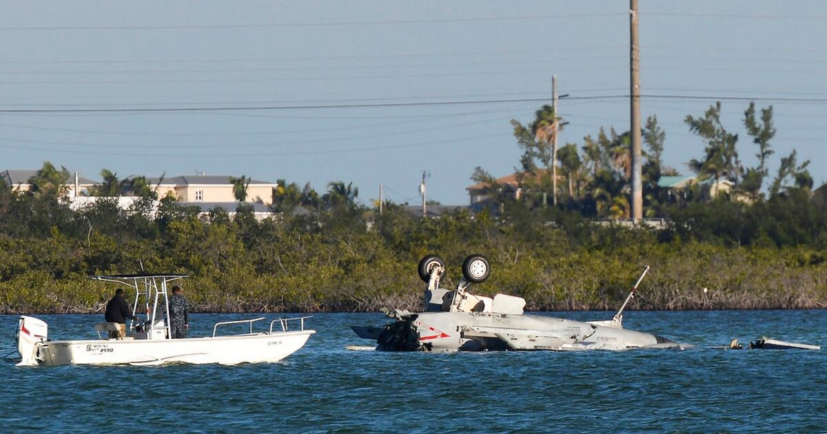Eyewitness report: Navy F/A-18F exploded before fatal crash