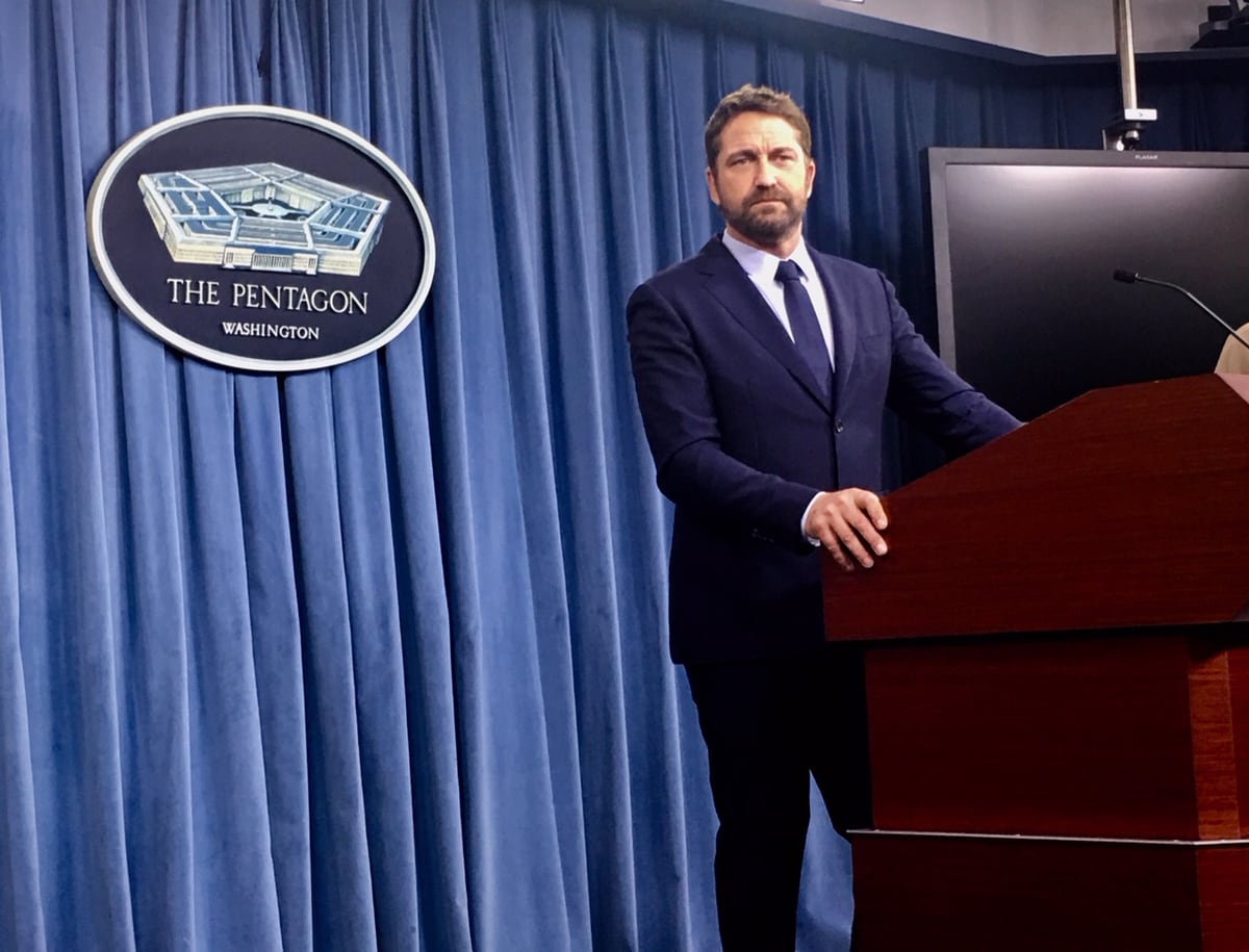 To Prep For Hunter Killer Here S What Gerard Butler Did Aboard The Attack Sub Houston